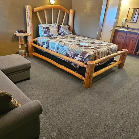 Nine Pines Motel-3